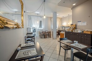 Daily continental breakfast for a fee - Rubicone Hotel (Savignano sul Rubicone)