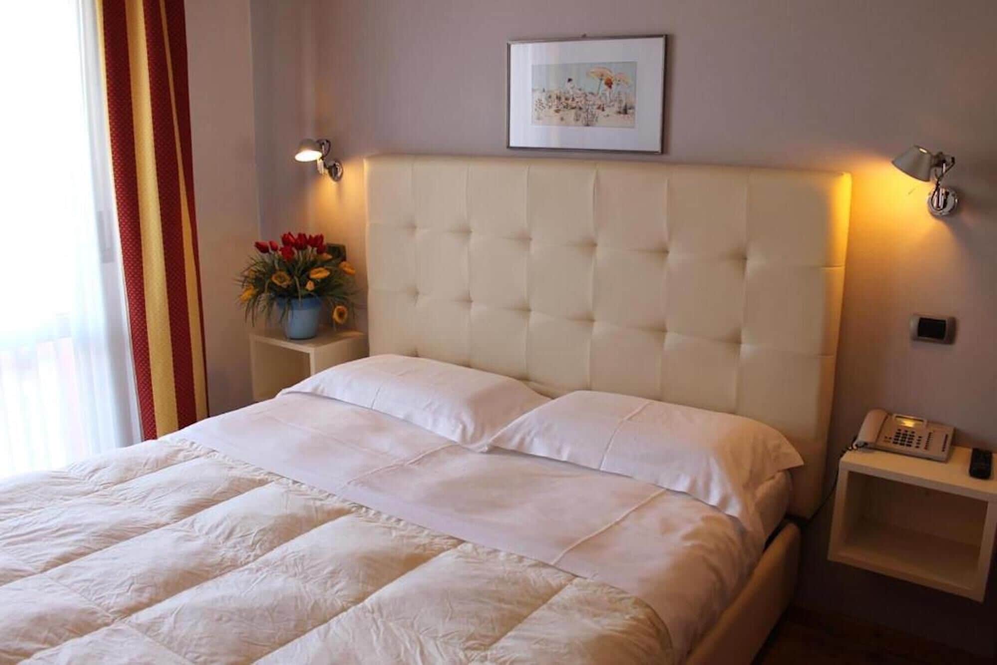 Economy-Doppelzimmer | Minibar, Zimmersafe, Schreibtisch, schallisolierte Zimmer