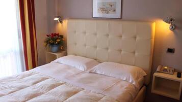 Economy-Doppelzimmer | Minibar, Zimmersafe, Schreibtisch, schallisolierte Zimmer