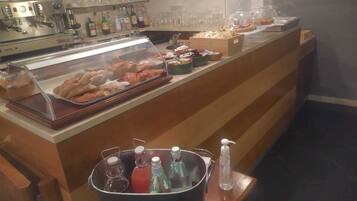 Daily continental breakfast (EUR 5 per person)
