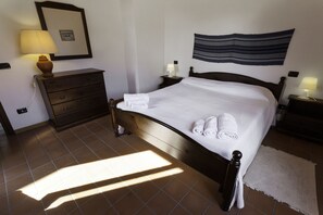 Nhà, 1 phòng ngủ (Casa del Gelso) | Bộ đồ giường cao cấp, trang bị nội thất với thiết kế riêng biệt, bàn 