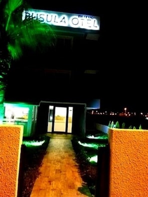 Front of property - evening/night - Pusula Butik Otel (Urla)