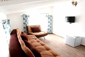 Suite | Living area | LED TV - Pusula Butik Otel (Urla)