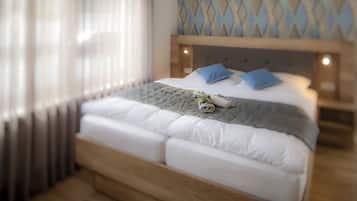 Deluxe suite, privébadkamer | 1 slaapkamer, beddengoed