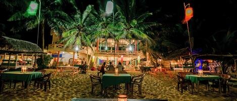 Fachada del alojamiento - Noche