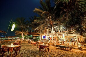 Beach views  - International Beach Hotel and Restaurant (Hikkaduwa)
