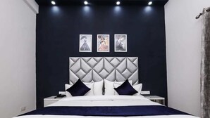 Classic Double Room | WiFi (free) - Hotel Vizima Blu (Noida)