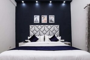 Classic Double Room | Free WiFi - Hotel Vizima Blu (Noida)