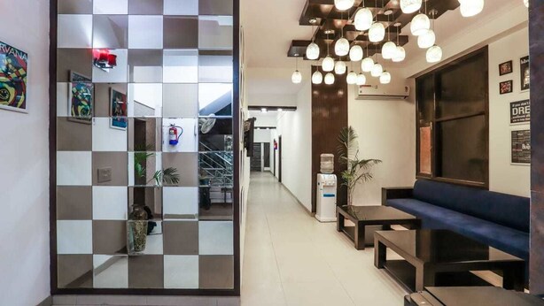 Lobby - Hotel Vizima Blu (Noida)