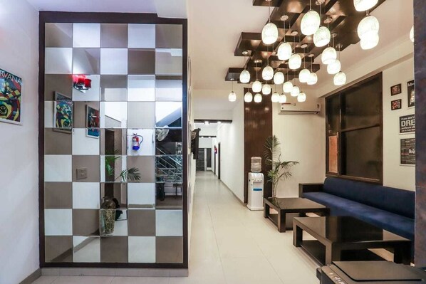 Lobby - Hotel Vizima Blu (Noida)