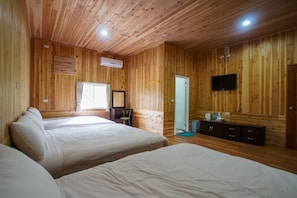 Family Room | Desk, iron/ironing board, free WiFi, bed sheets - Hemerocallis Country House (Nanzhuang)