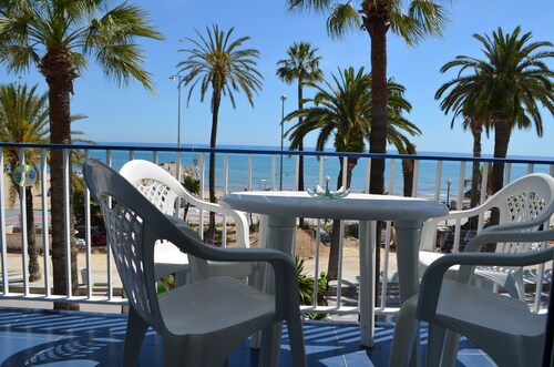 Nice apartment facing the beach in the center of Sitges fully equipped
