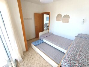 2 slaapkamers, een strijkplank/strijkijzer, gratis wifi, beddengoed