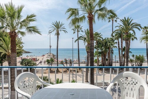 Mukava huoneisto rannalle päin Sitgesin keskustassa