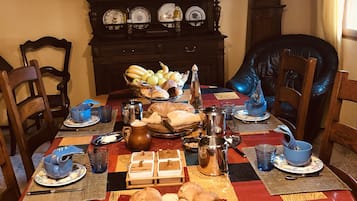 Free daily continental breakfast