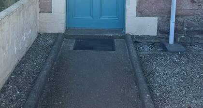 Bright, Modern flat with garden in Inverness city centre