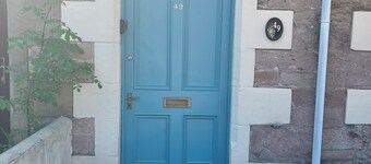 Bright, Modern flat with garden in Inverness city centre