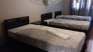 Roupas de cama premium, individualmente decorados, escrivaninha