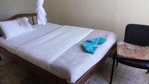 Deluxe Double Room | Premium bedding, individually decorated, desk, blackout drapes - Enro Hotel (Mityana)