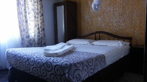 Deluxe-Doppelzimmer | Hochwertige Bettwaren, individuell dekoriert, Schreibtisch