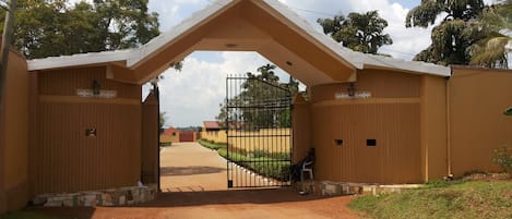 EntrĂ©e de lâhĂ©bergement