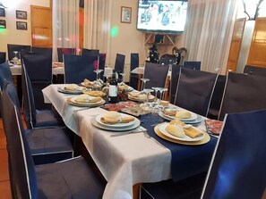 Daily continental breakfast (EUR 3.50 per person)
