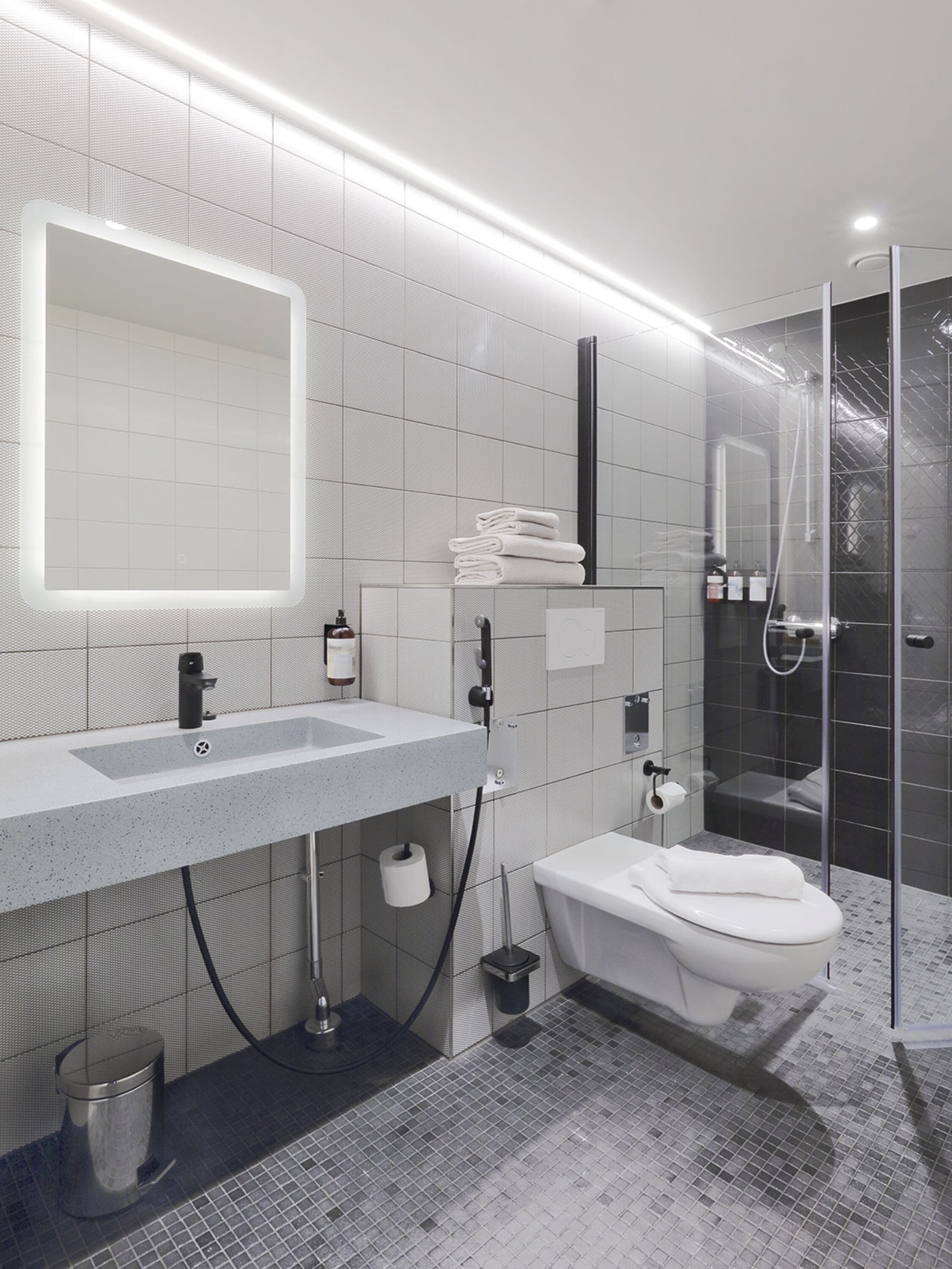 valo deluxe double | bathroom | shower, hair dryer, bidet, towels
