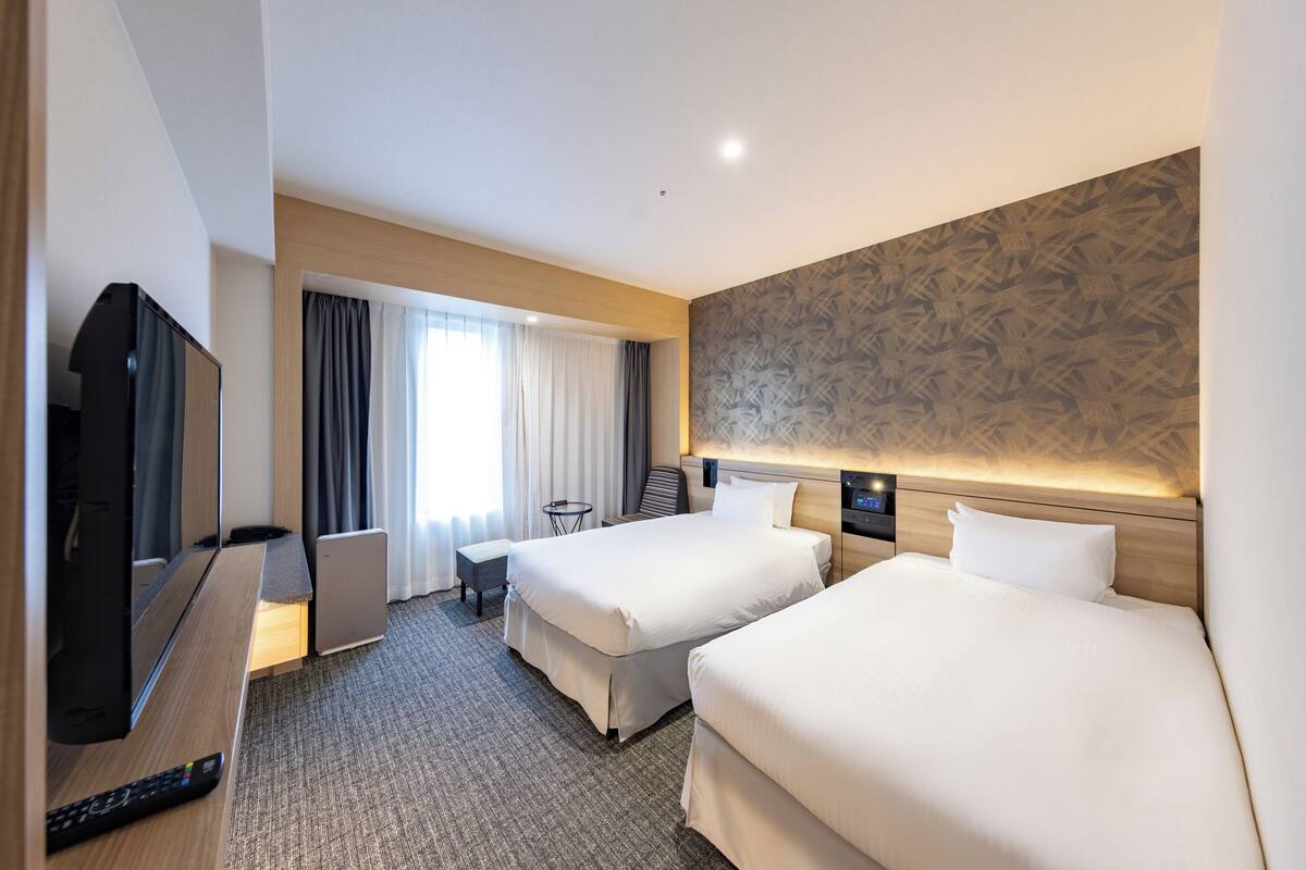 Standard Twin Room | Desk, WiFi (free), bed sheets