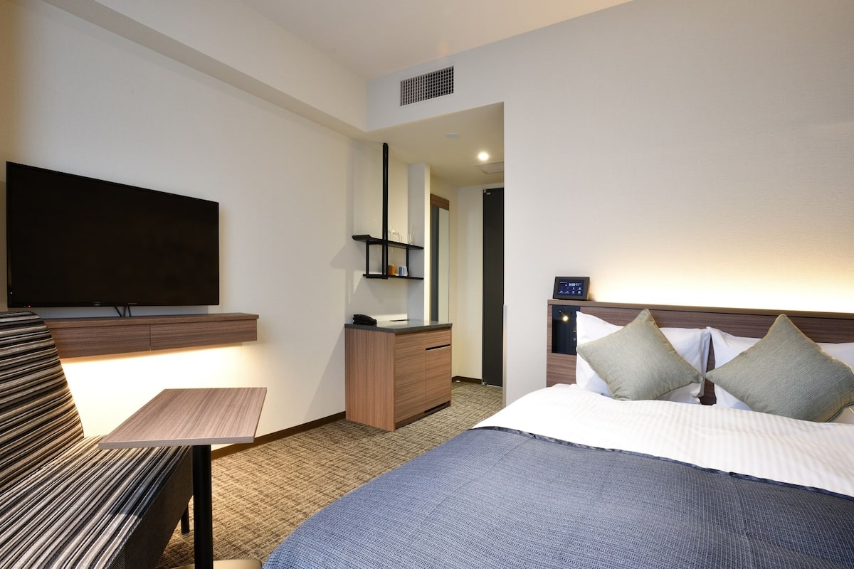 double room | 1 bedroom, desk, free wifi, bed sheets