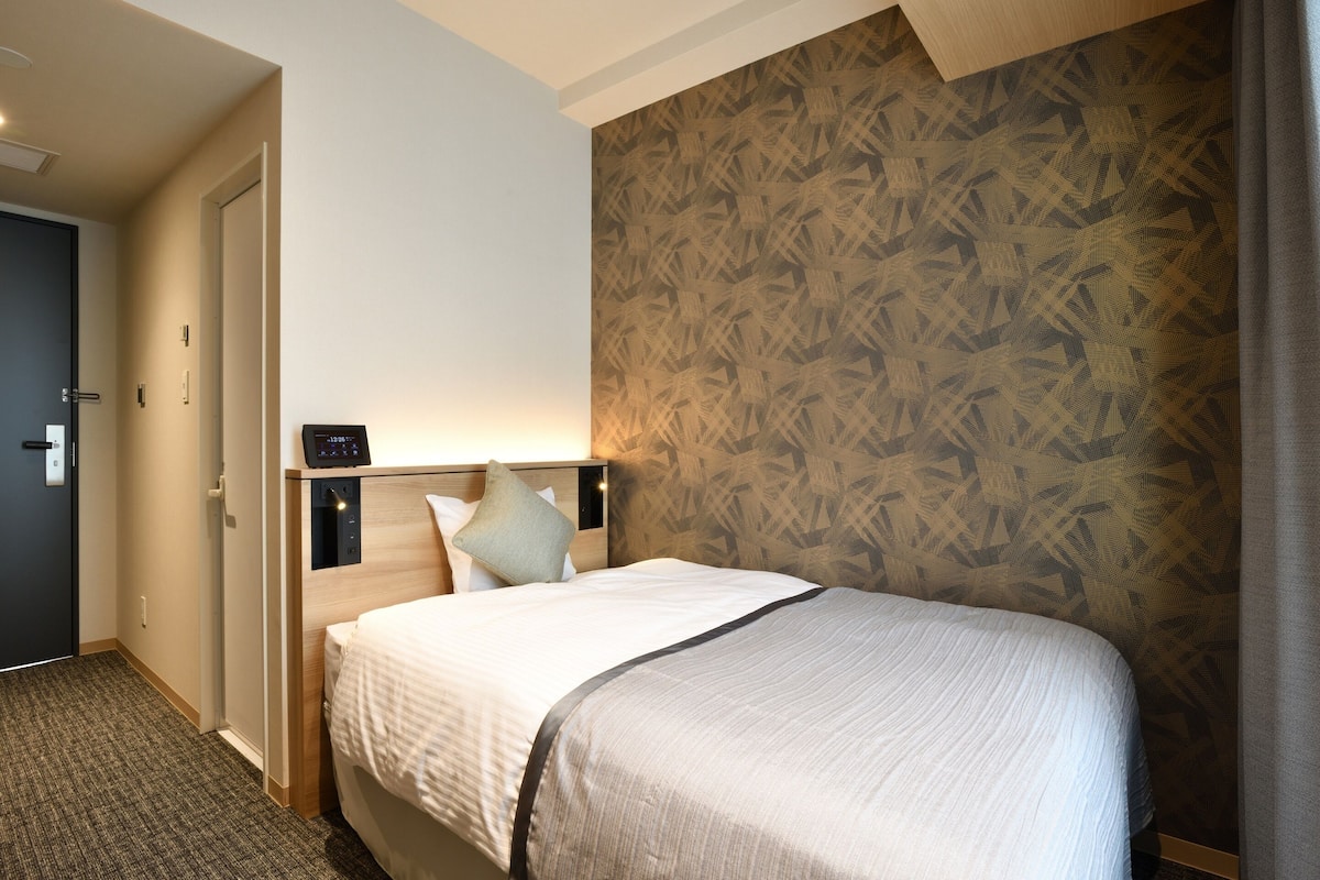 1 bedroom, desk, free wifi, bed sheets