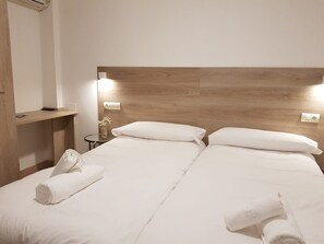 Cubrecamas, camas plegables/adicionales, wifi gratis y ropa de cama 