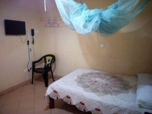 Twin Room | Bed sheets - Chartered Guest House (Ruiru)