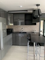 尊荣联排别墅, 2 间卧室, 山景, 花园 (Terraced resort pension with outdoor) | 私人厨房 | 大冰箱、微波炉、茶具/咖啡用具、电热水壶