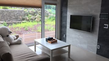 Premium resortwoning, 2 slaapkamers, uitzicht op bergen, tuin (Hill resort pension, solitary garden) | Kameruitzicht