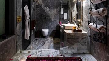 Royal Villa | Bathroom