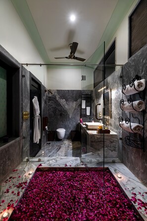 Royal Villa | Bathroom