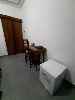 32-inch flat-screen TV with cable channels, TV - Le Relais de Kolda (Kolda)