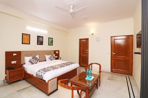 Desk, laptop workspace, free WiFi