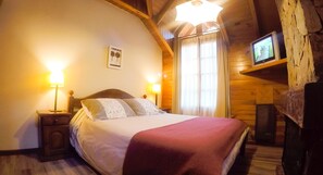 家庭小屋 (up to 7 Guests) | 3 間睡房、房內夾萬、遮光窗簾/窗簾、免費 Wi-Fi