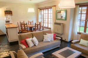 Family Cabin (up to 7 Guests) | Living area - Cabañas Woodland (San Martín de los Andes)