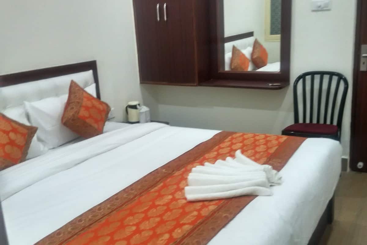 Deluxe Double Room | Meja, Wi-fi percuma