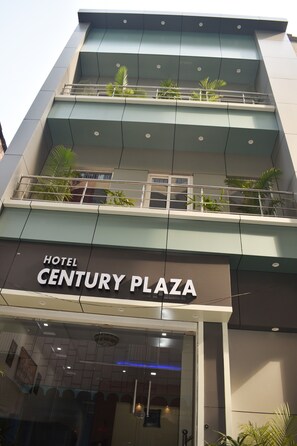 Front of property - The Century Plaza Hotel (Varanasi)