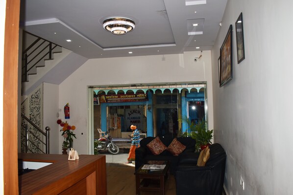 Lobby-lounge