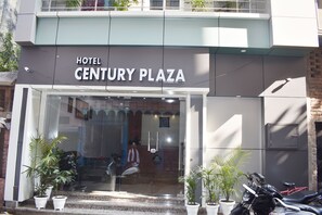 Property entrance - The Century Plaza Hotel (Varanasi)