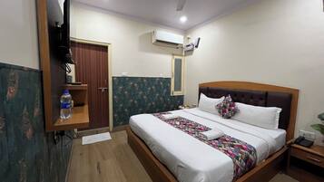 Quarto casal luxo | Escrivaninha, Wi-Fi de cortesia