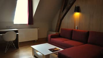 Quadruple Room | Living area