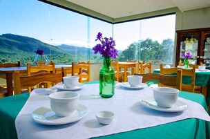 包含每日自助早餐
