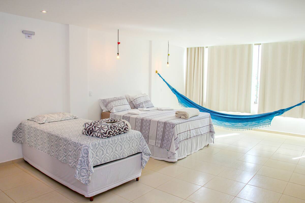 Quarto (Por do Sol e Montanhas) 214 | 迷你吧、免費 Wi-Fi、床單