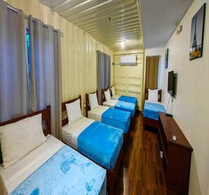 Family Studio Suite | Desk, laptop workspace, blackout curtains, free WiFi - Casa Germana (Puerto Princesa)
