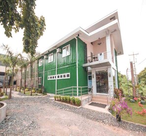 Mặt tiền nơi lưu trú